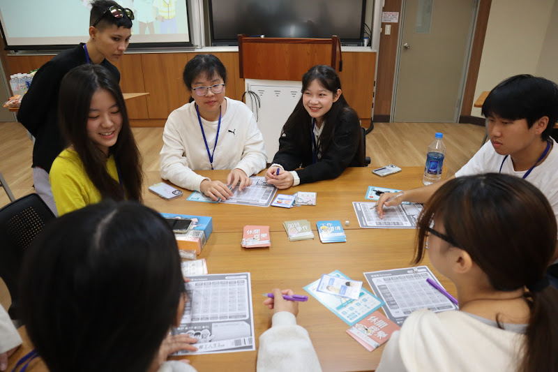 High school students sharing their knowledge about migrant works. (Day 2)  (Photo credit: ICI)